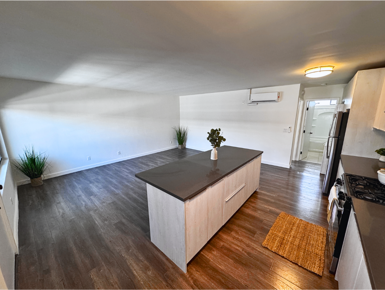 1330 N Martel Ave - Photo 2 of 18