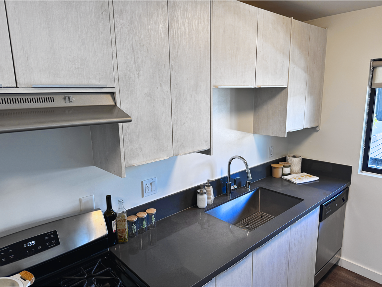 1330 N Martel Ave - Photo 3 of 18