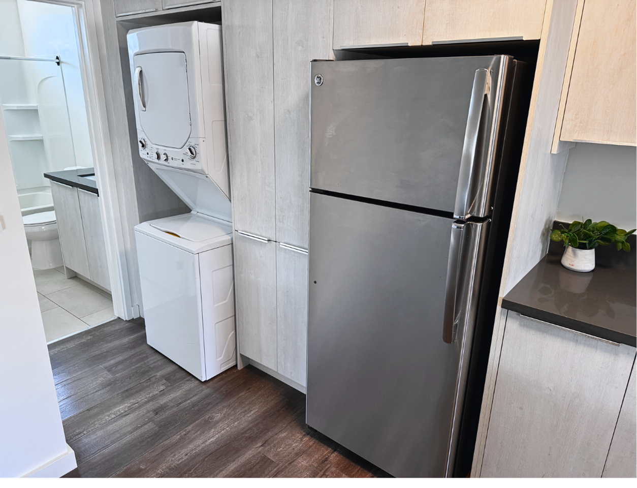 1330 N Martel Ave - Photo 6 of 18