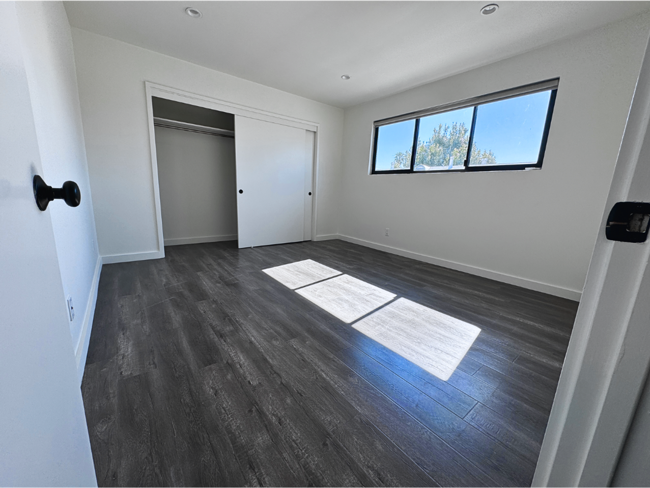 1330 N Martel Ave - Photo 7 of 18