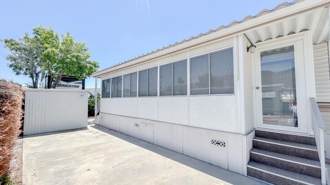 1389 Sierra Dr - Photo 4 of 13