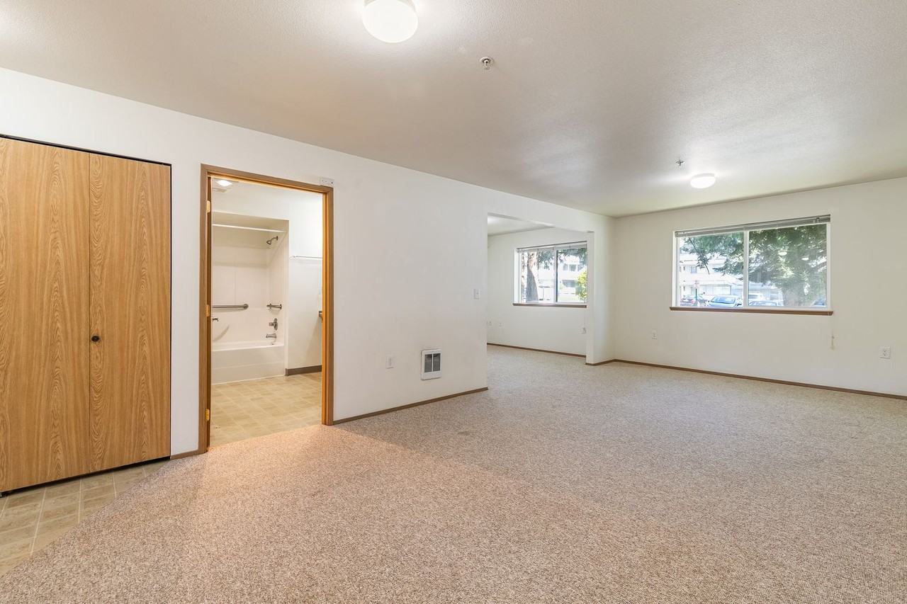 Sehome View Apartments – Timeless Comfort & Modern Convenience in the Heart of Bellingham - Photo 5 of 19