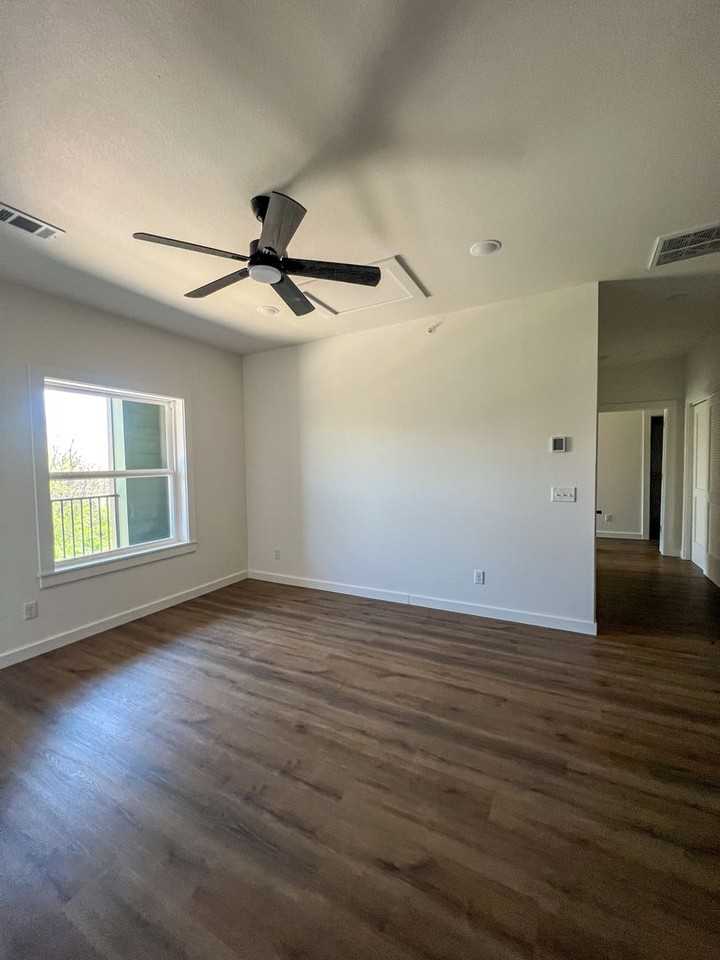 1096 S Bacardi Ave #202 - Photo 3 of 8