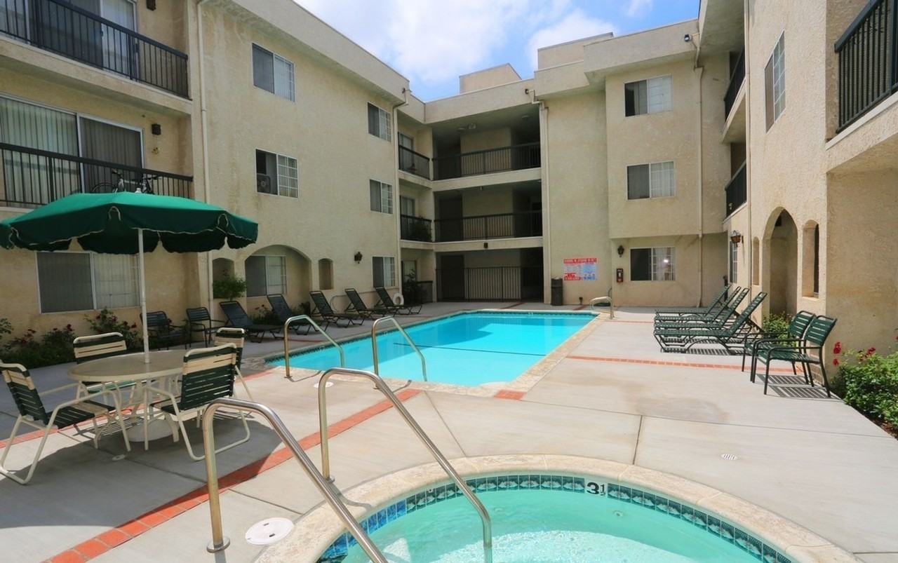 Keswick Manor - Photo 2 of 7