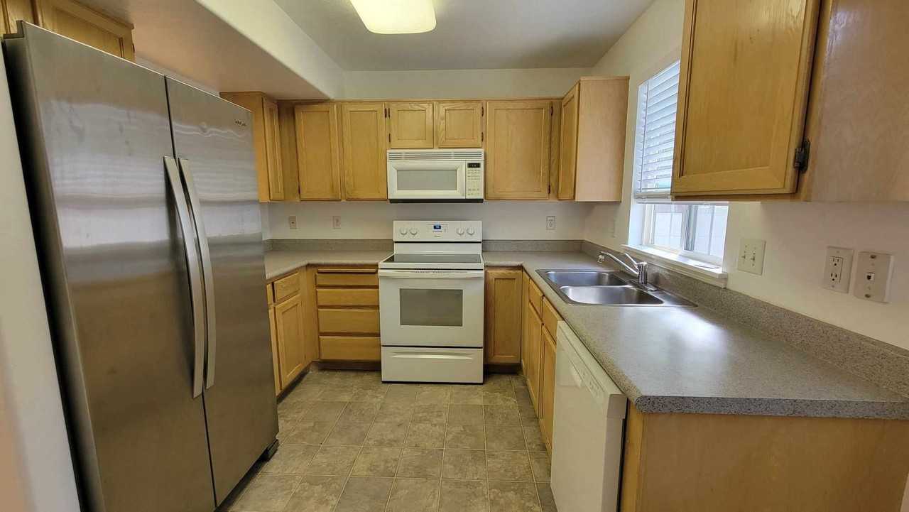 1791 W 1060 N - Photo 3 of 10