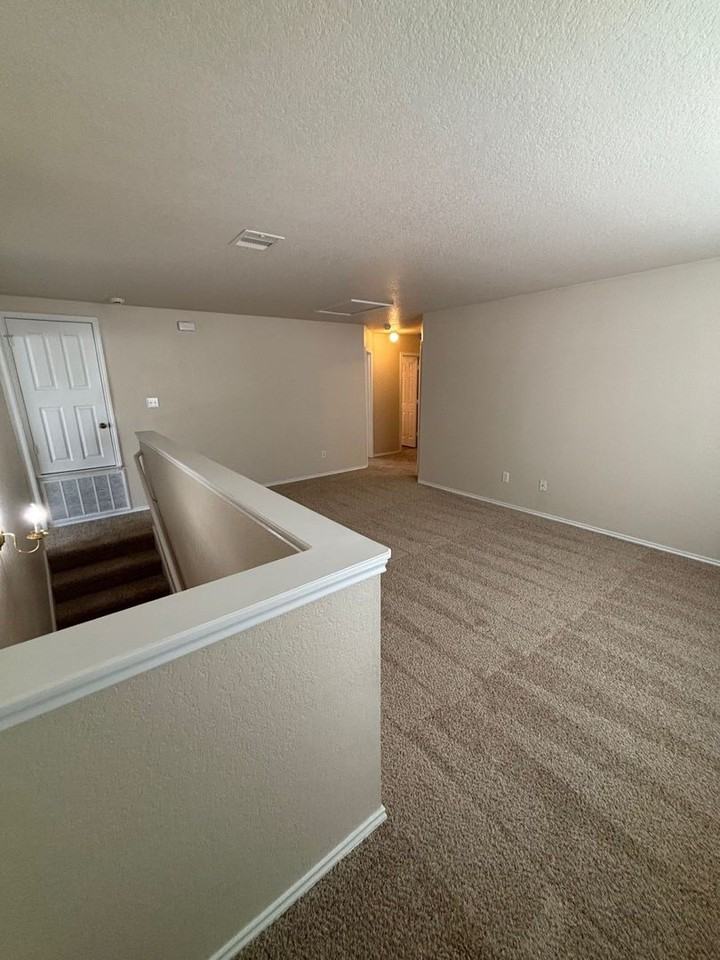 11107 Liberty Fld - Photo 2 of 28