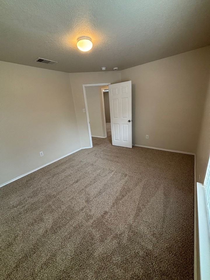 11107 Liberty Fld - Photo 4 of 28