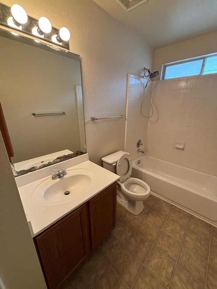 11107 Liberty Fld - Photo 5 of 28