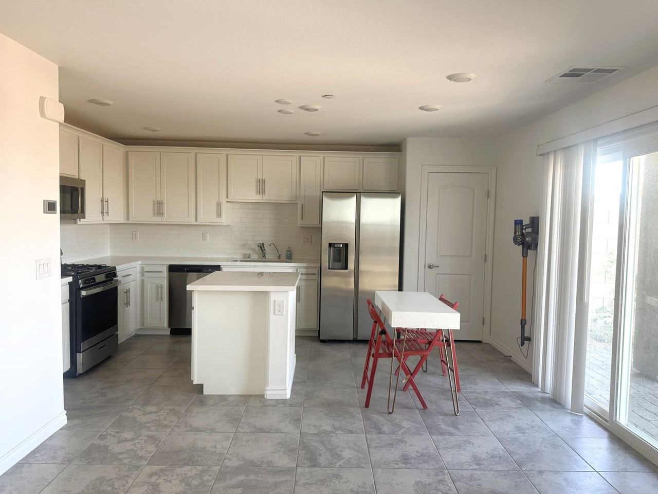 356 Rosefinch St - Photo 7 of 32