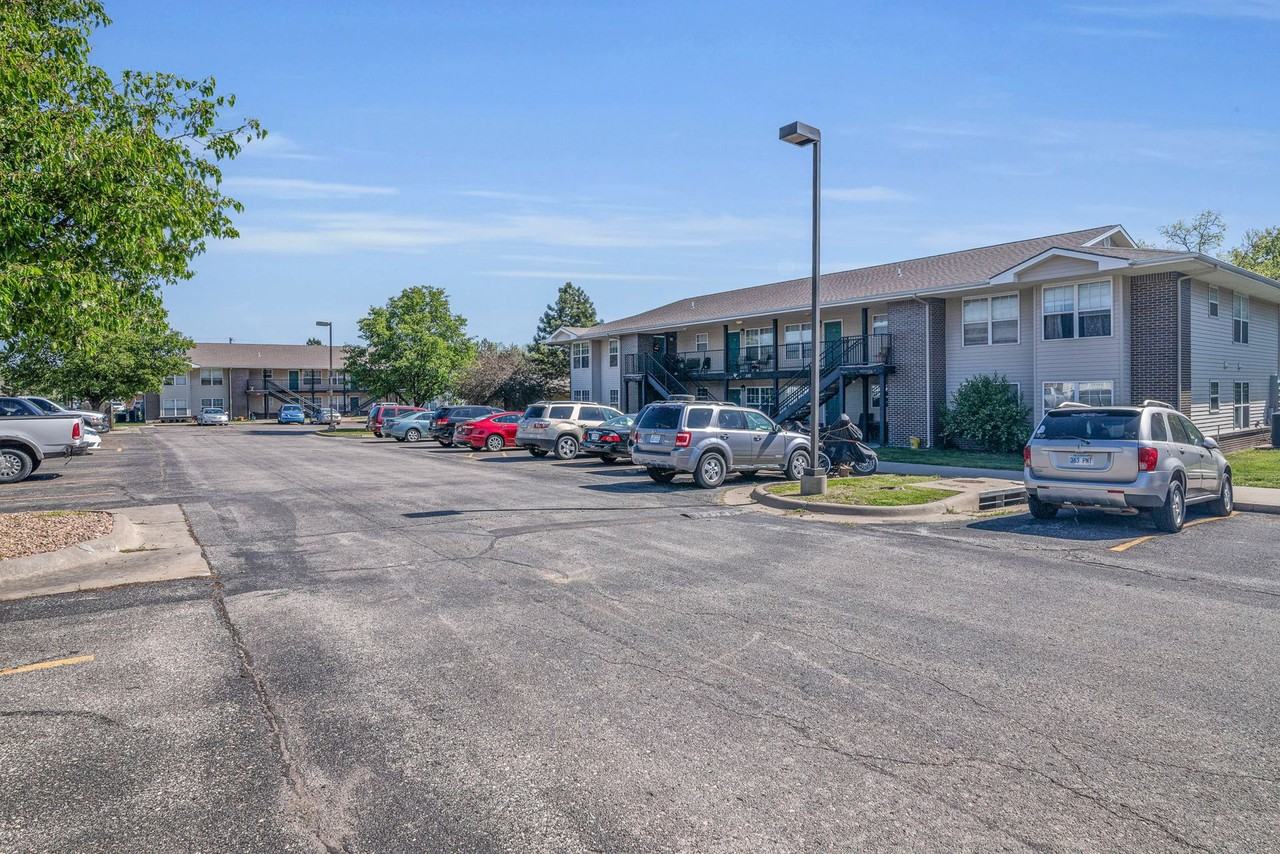 Ottawa Plains Apartments - Photo 3 of 50