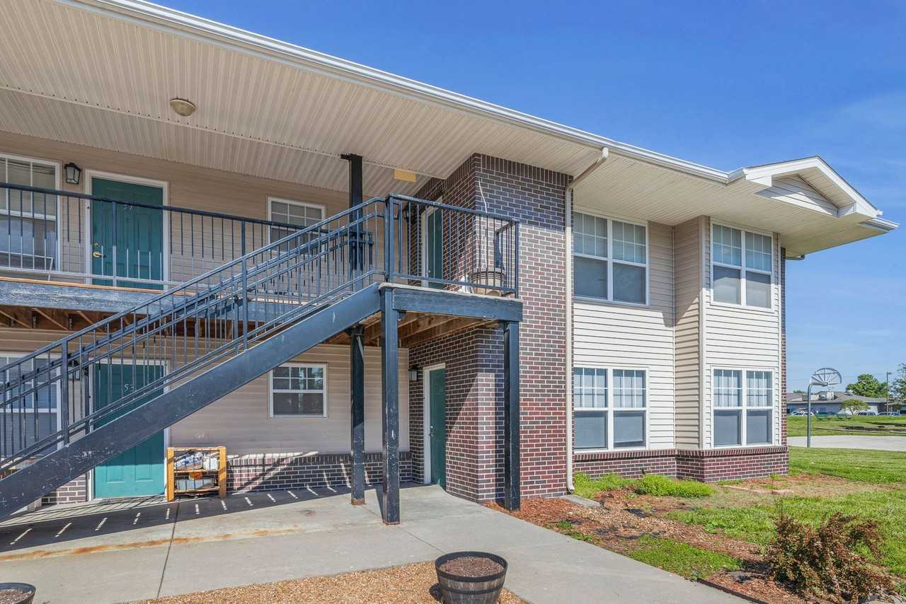 Ottawa Plains Apartments - Photo 4 of 50