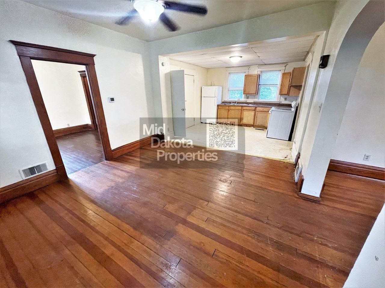 310 S Edmunds St - Photo 3 of 19