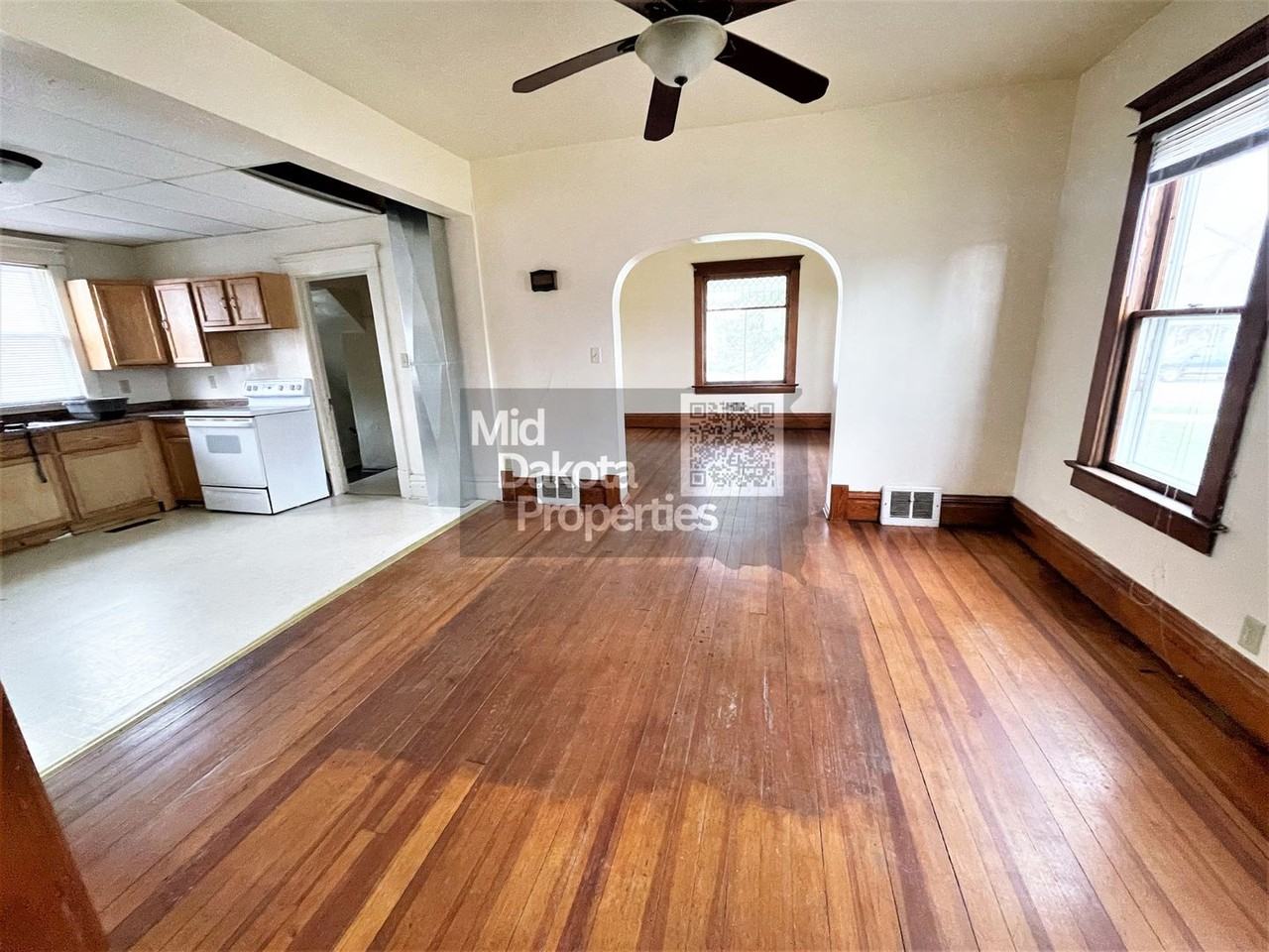 310 S Edmunds St - Photo 5 of 19