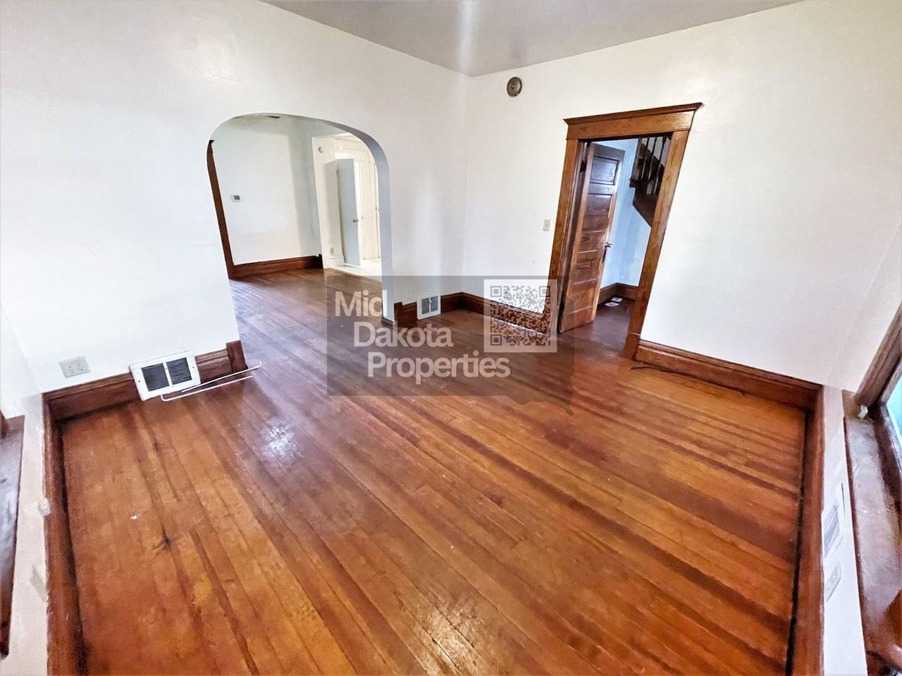 310 S Edmunds St - Photo 2 of 19