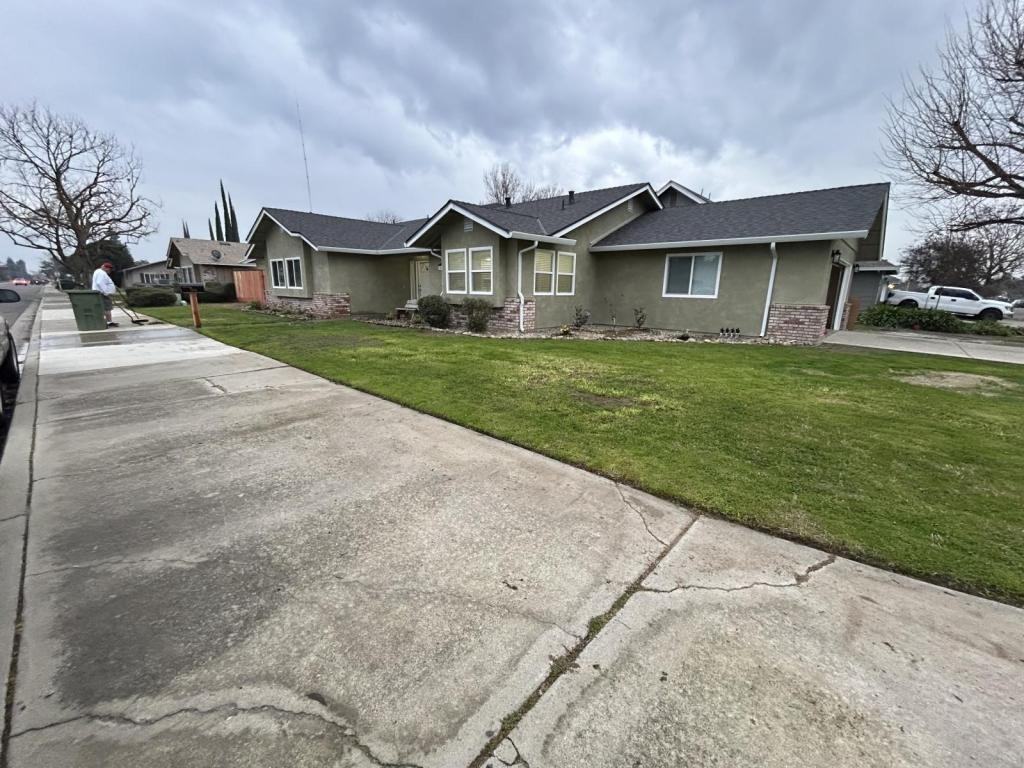 1020 W Minnesota Ave - Photo 2 of 16