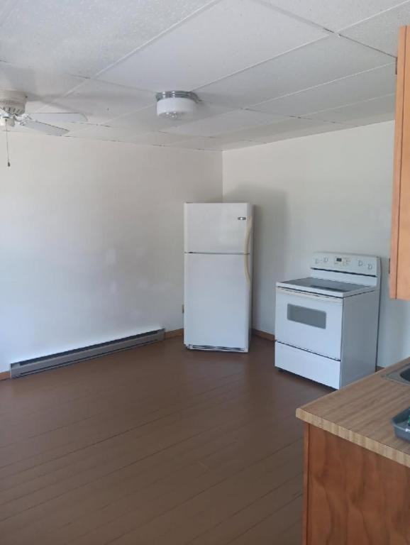 309 1/2 W High St - Photo 2 of 6