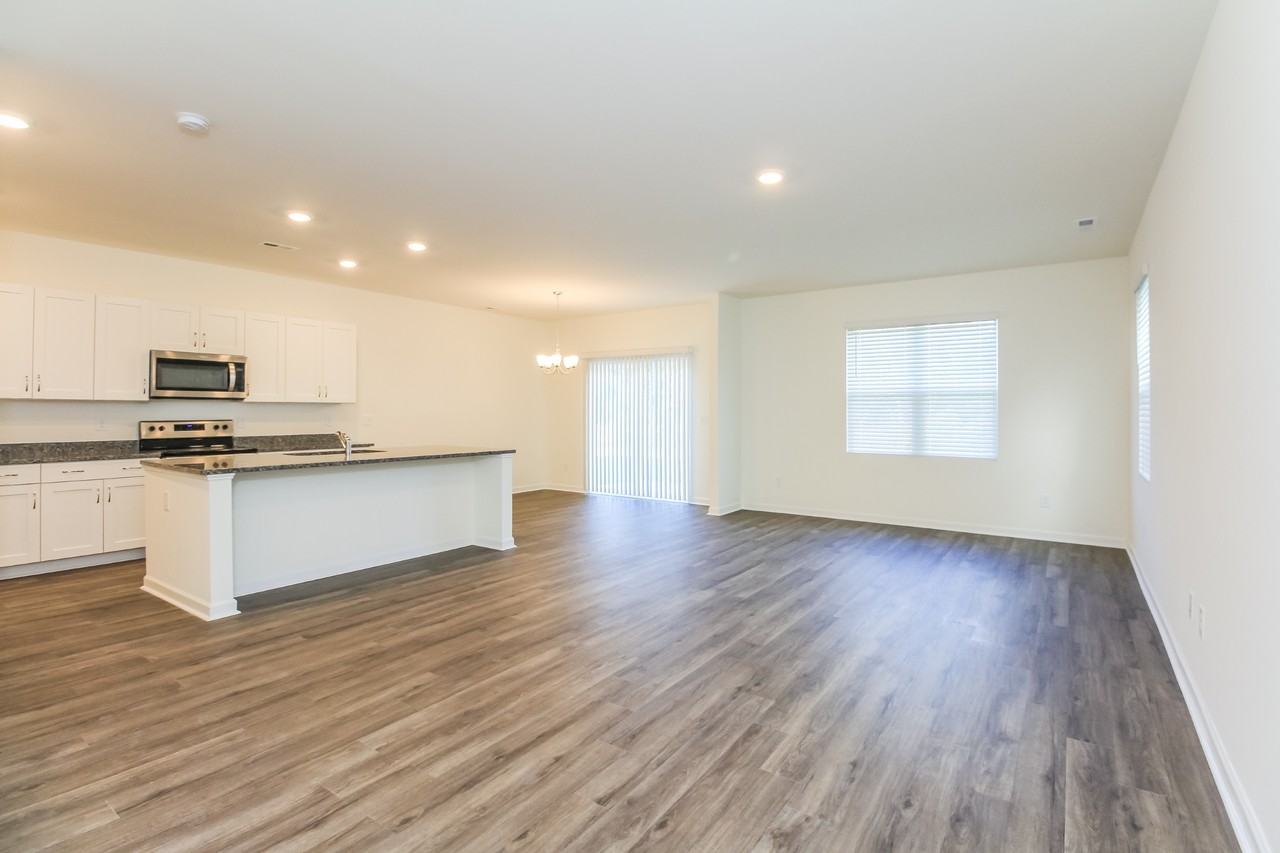 1537 Corbett St - Photo 2 of 15