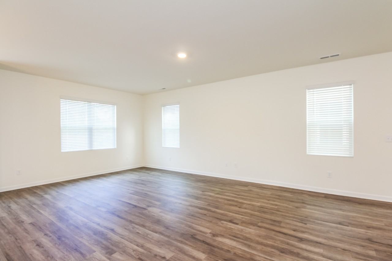 1537 Corbett St - Photo 3 of 15