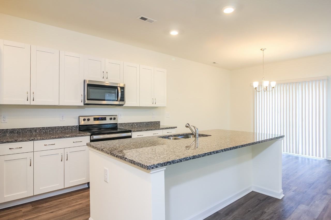 1537 Corbett St - Photo 7 of 15