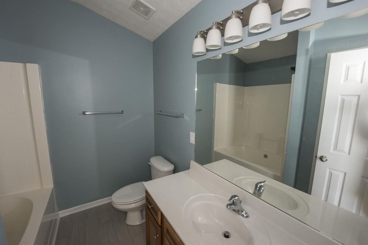2118 Winding Oak Dr - Photo 3 of 10