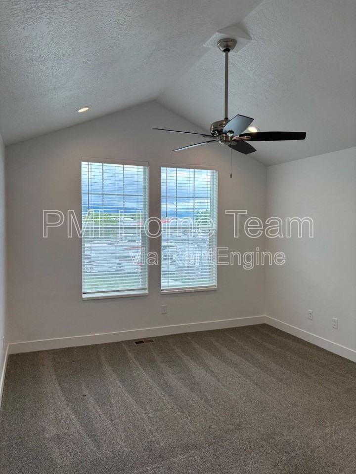 618 W Cozy Ln - Photo 3 of 29