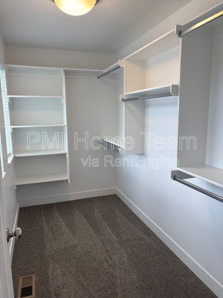 618 W Cozy Ln - Photo 5 of 29