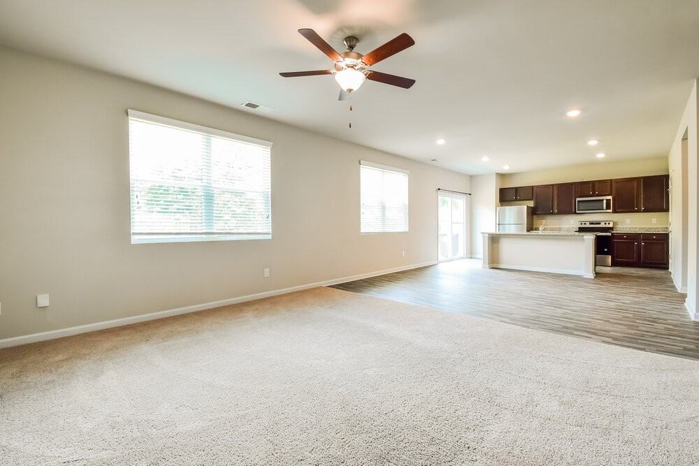 307 Hamilton Pointe Dr - Photo 4 of 17