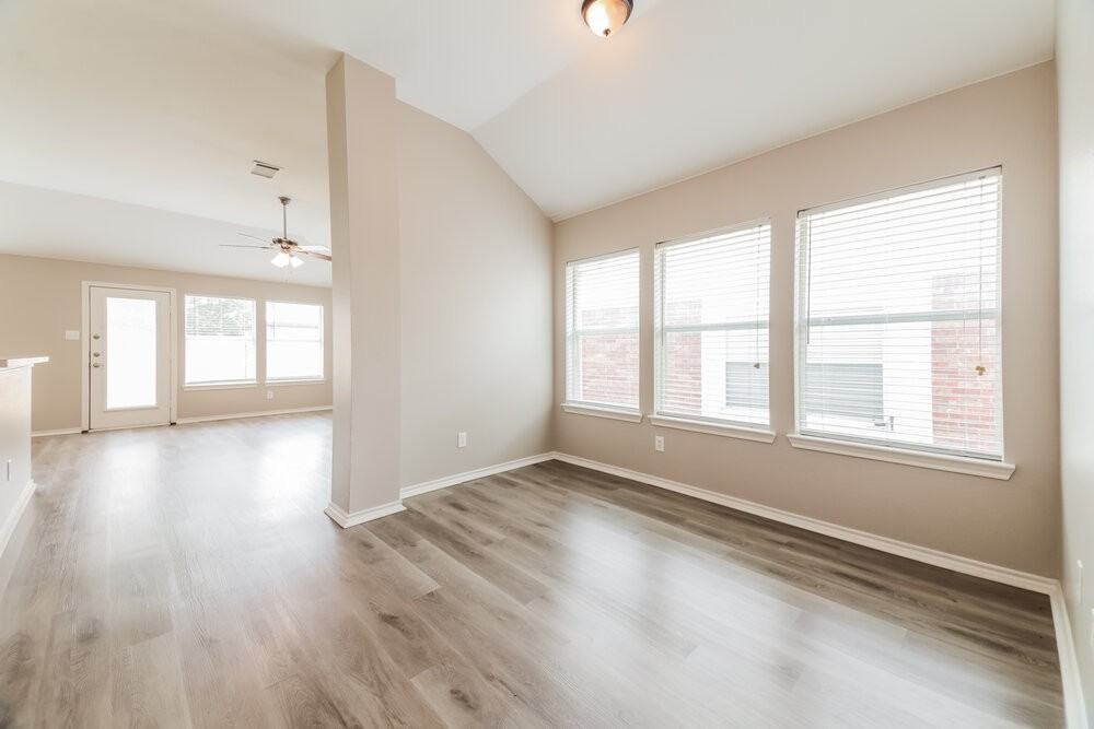 1008 Halifax Ln - Photo 3 of 16