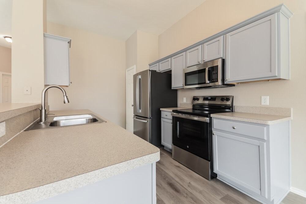 1008 Halifax Ln - Photo 7 of 16