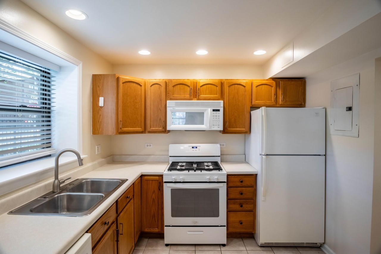 1902 W. Birchwood Ave - Photo 2 of 10
