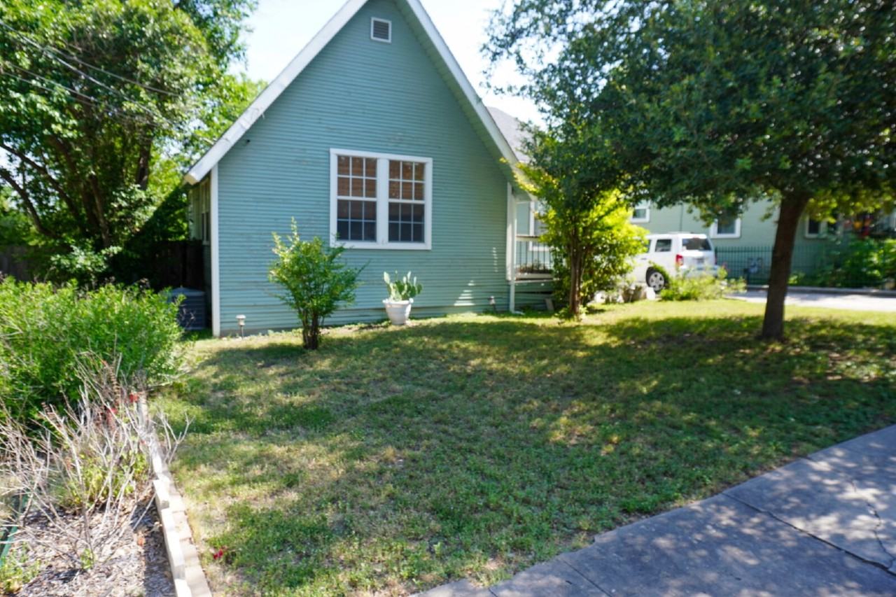 419 W Lullwood Ave - Photo 2 of 16