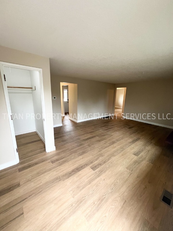 1229 Johnson St - Photo 2 of 20
