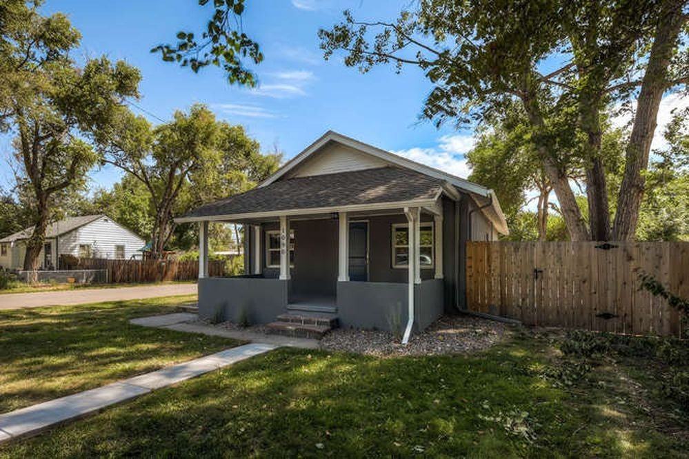 1090 Brentwood St - Photo 2 of 21