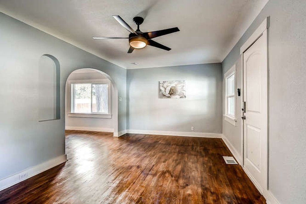 1090 Brentwood St - Photo 4 of 21