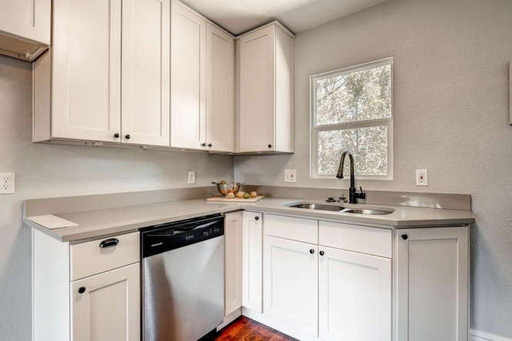 1090 Brentwood St - Photo 6 of 21