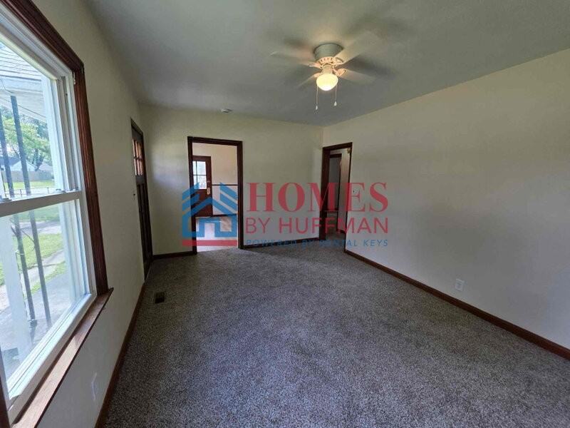 1516 Keck Ave - Photo 3 of 18