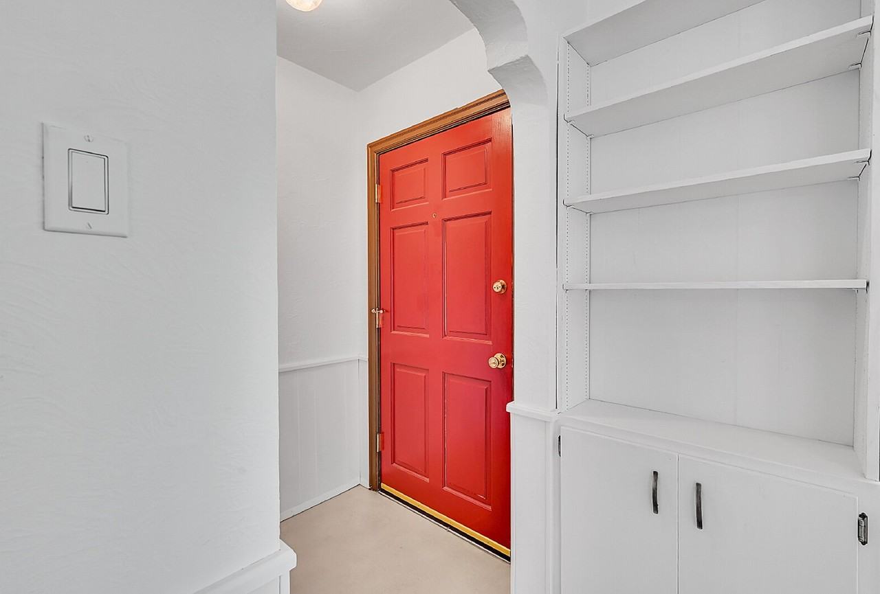 1718 N Franklin St - Photo 2 of 39