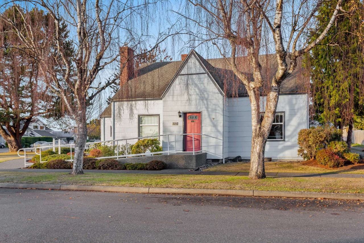228 Cherry St - Photo 2 of 26