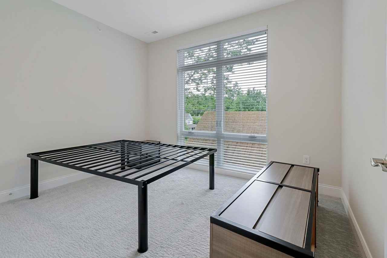 611 S State St - Photo 4 of 32