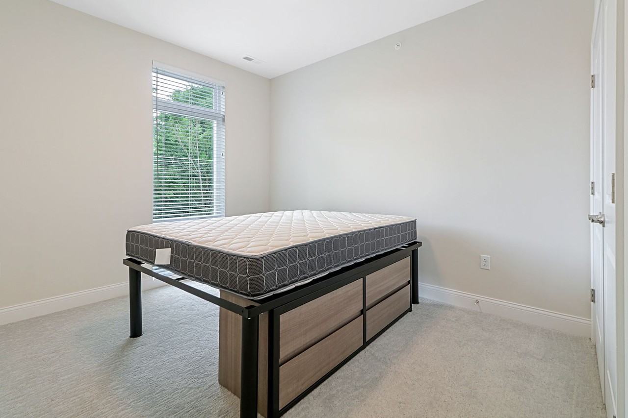 611 S State St - Photo 6 of 32