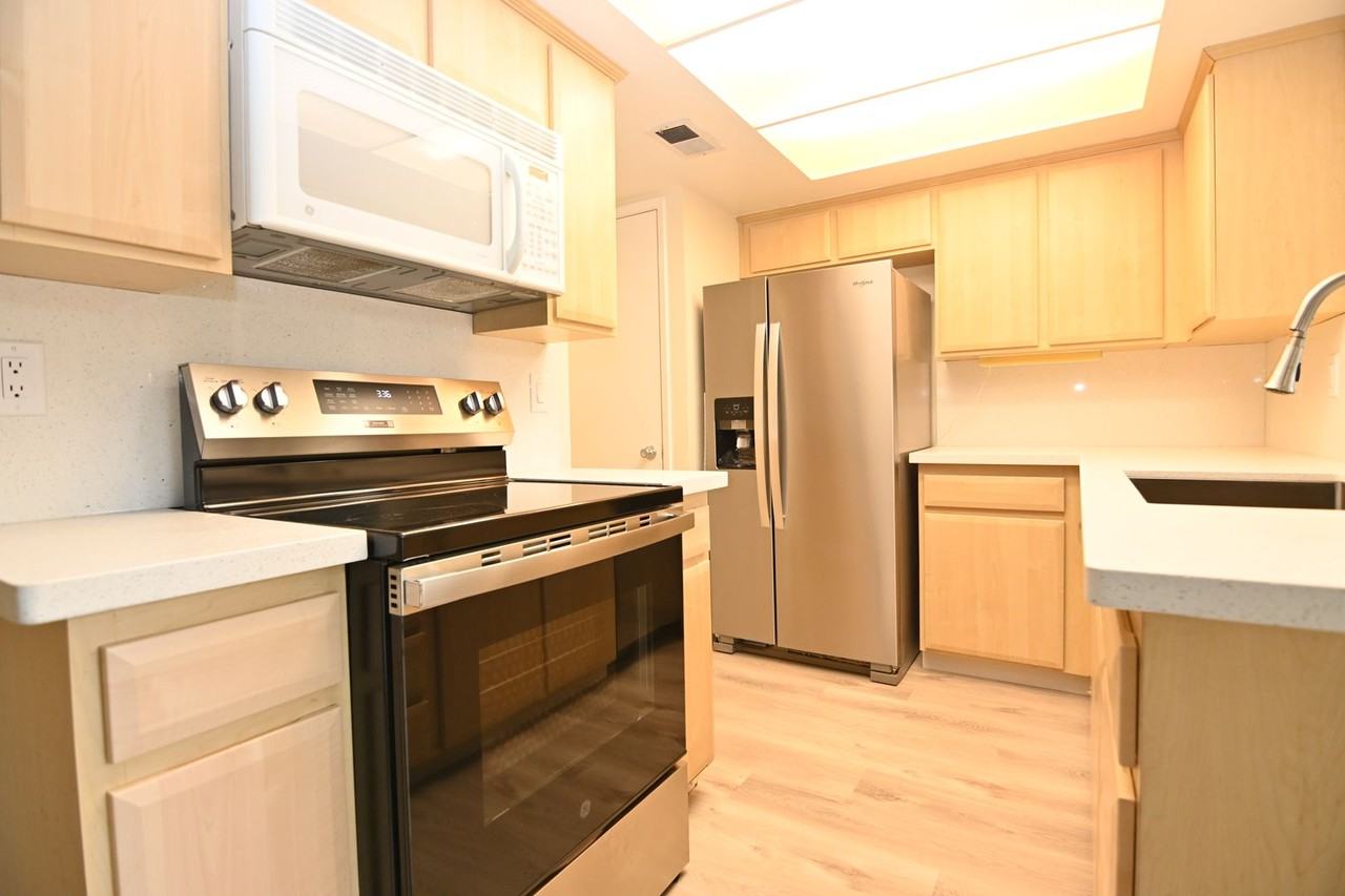 215 Chantilley Ln - Photo 3 of 29