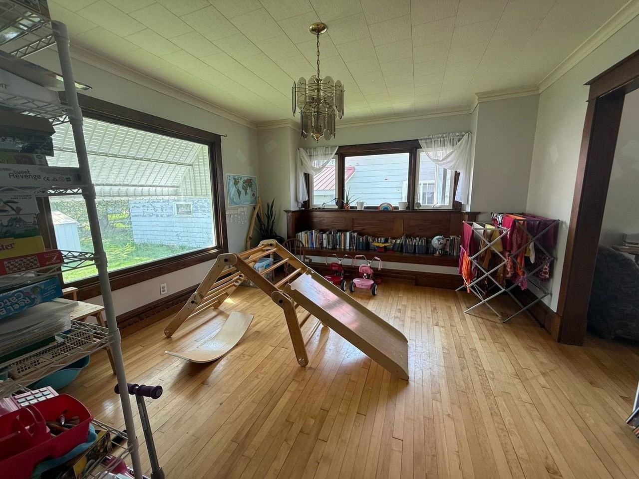 233 Morse St - Photo 3 of 18