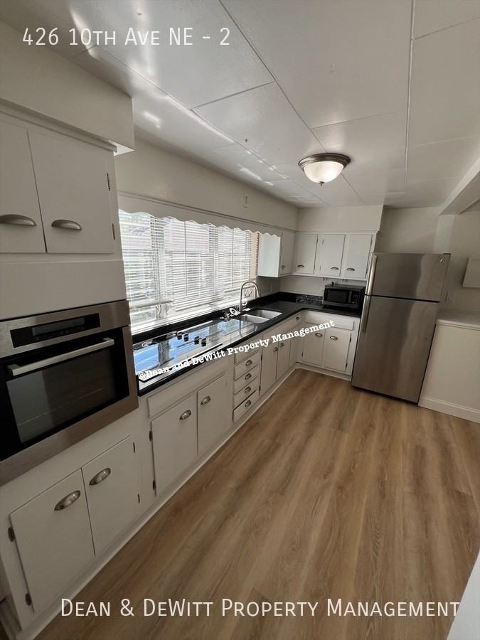 426 10th Ave Ne #2 - Photo 7 of 20