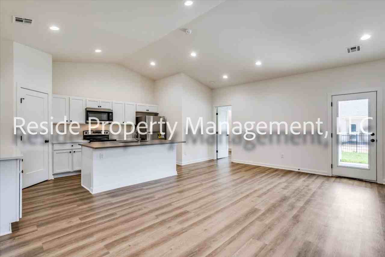 2106 N Melody Ct - Photo 3 of 24