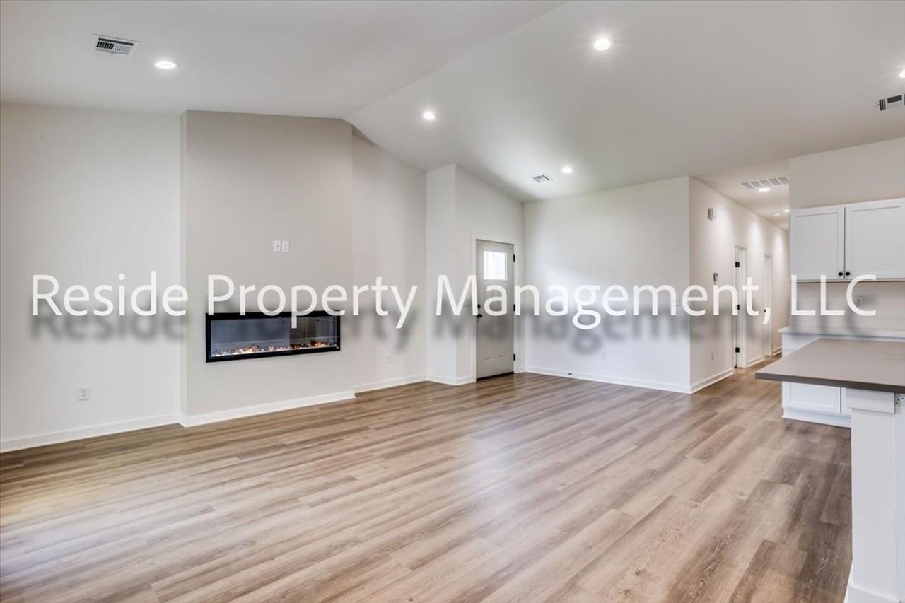 2106 N Melody Ct - Photo 4 of 24