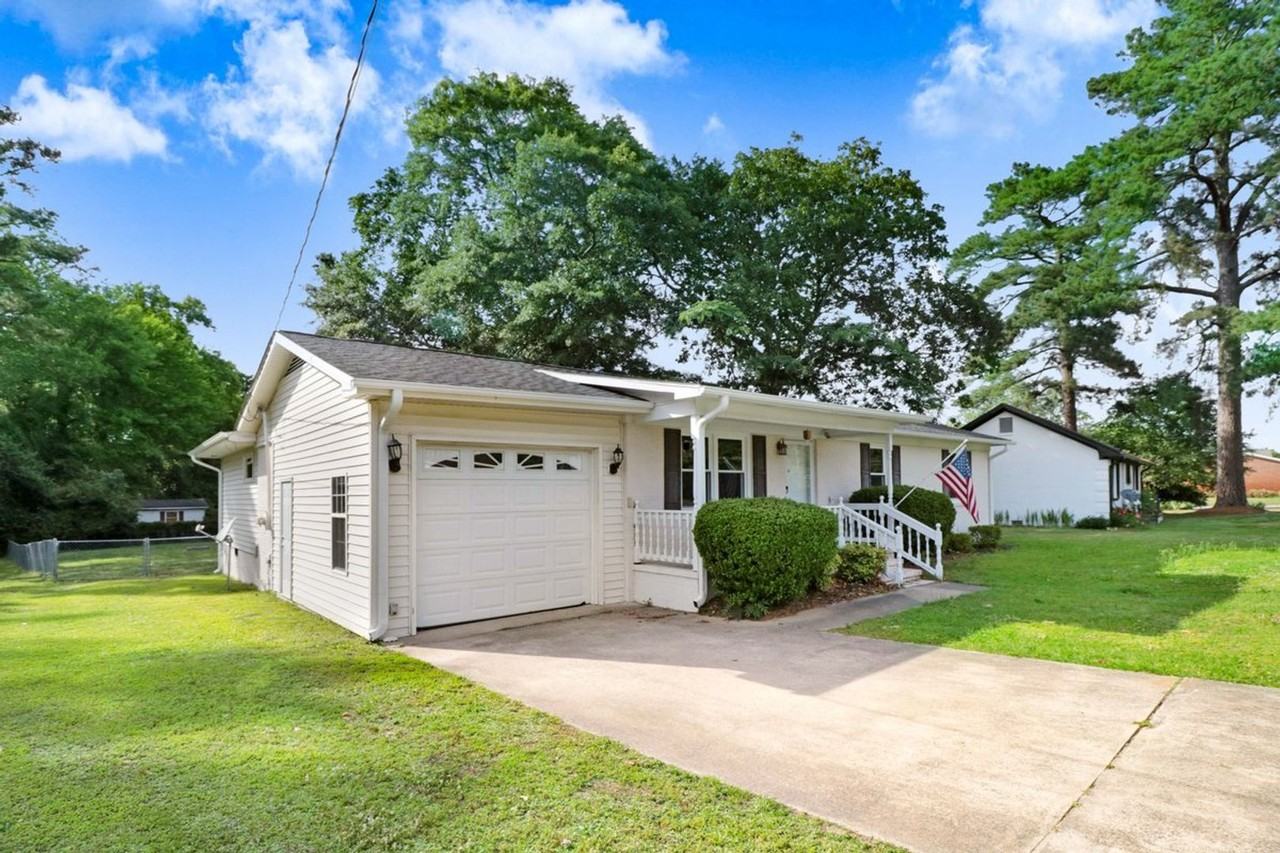 458 Sandhill Dr - Photo 3 of 30