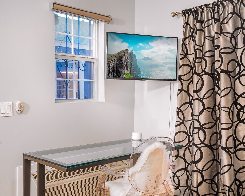 6718 Fountain Ave #NA - Photo 2 of 8