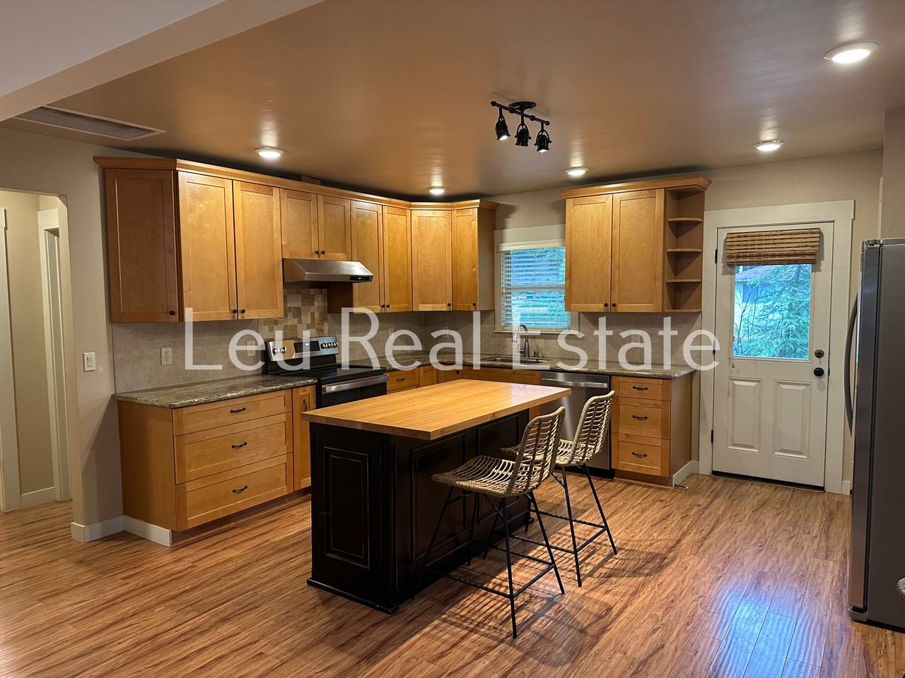 920 Hillcrest St #NA - Photo 3 of 33