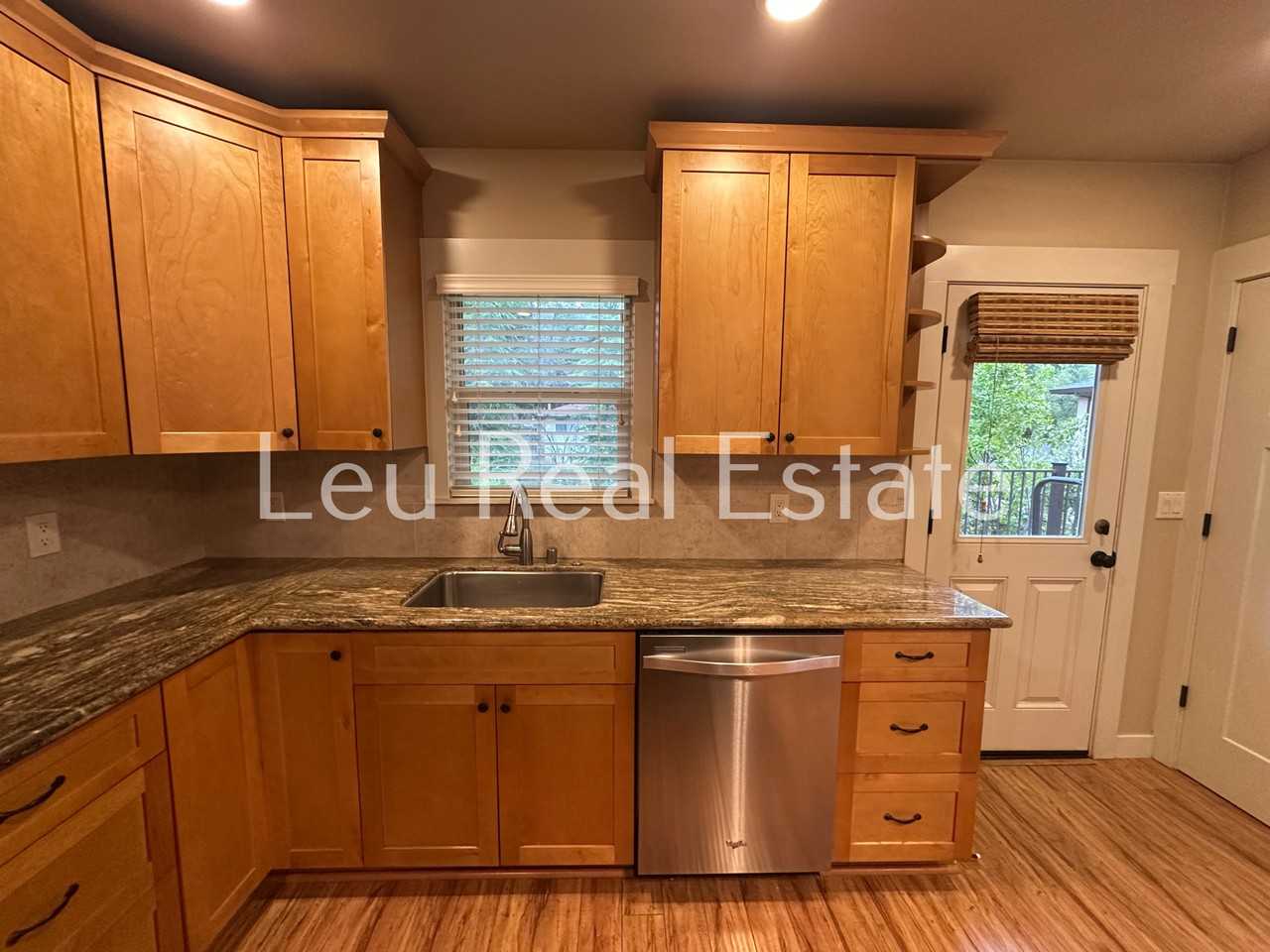 920 Hillcrest St #NA - Photo 7 of 33