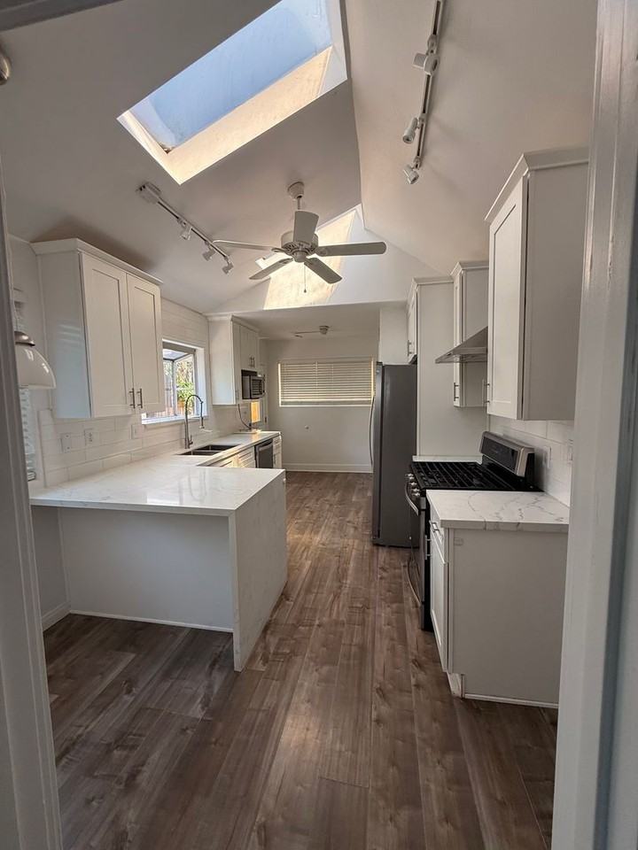 10610 Rhodesia Ave - Photo 3 of 42